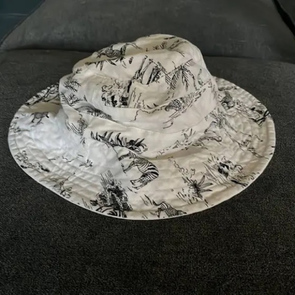 Banana republic bucket hat
